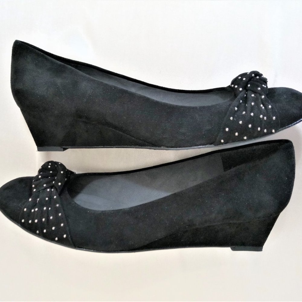 STUART WEITZMAN BLACK SUEDE SHOES (9.5M)